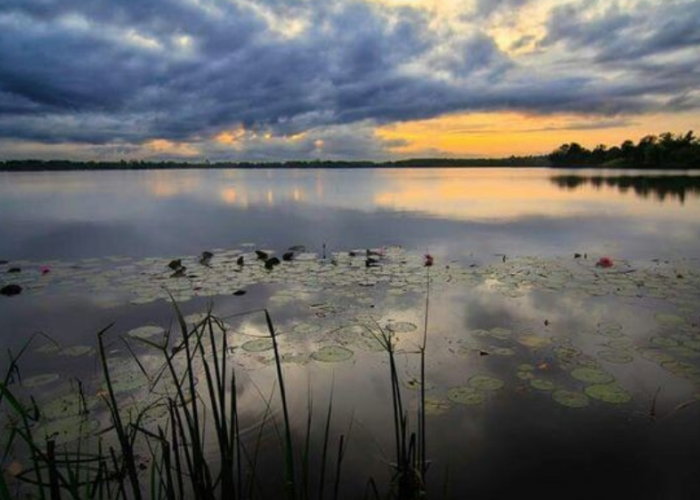 Legenda Danau Dendam Tak Sudah, 5 Kisah di Balik Danau yang Indah dan Nama yang Unik