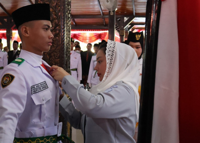 Bupati Brebes Kukuhkan 36 Anggota Paskibraka