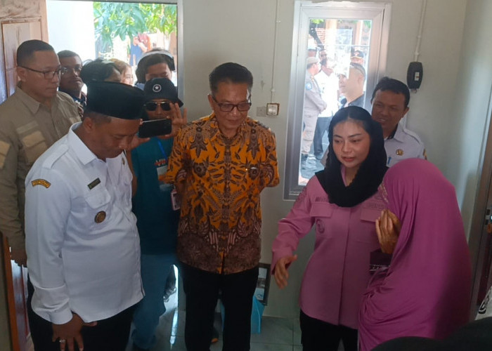 10 Bantuan Rumah Sederhana Layak Huni Diserahkan ke Warga Losari Brebes, Bupati Mitha Ungkap Hal Ini