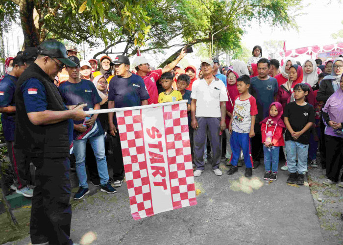 Jalan Sehat HUT ke-81 RI di Wanarejan Selatan, Plt Bupati Pemalang Ajak Warga Perkuat Kerukunan
