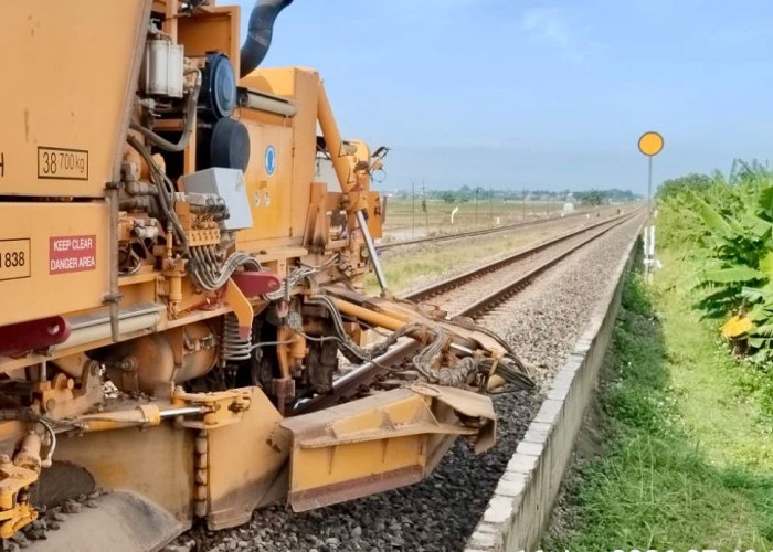 Hulu dan Hilir Jalur Kalibodri - Kaliwungu Sudah Bisa Dilalui Kereta Api