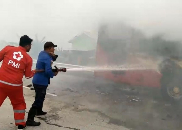 Jelang Sholat Jumat, Bus Terbakar di Exit Tol Adiwerna Tegal, Ternyata Ini Penyebabnya