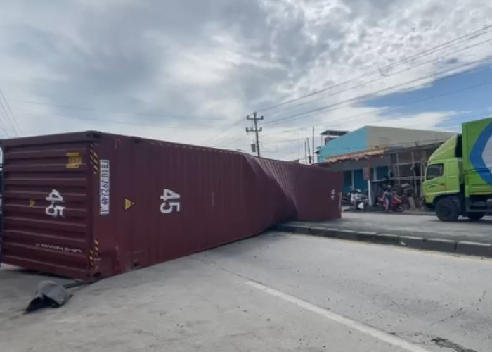 Truk Kontainer Terguling di Jalur Pantura Bangsri Brebes, Arus Lalin Sempat Terganggu