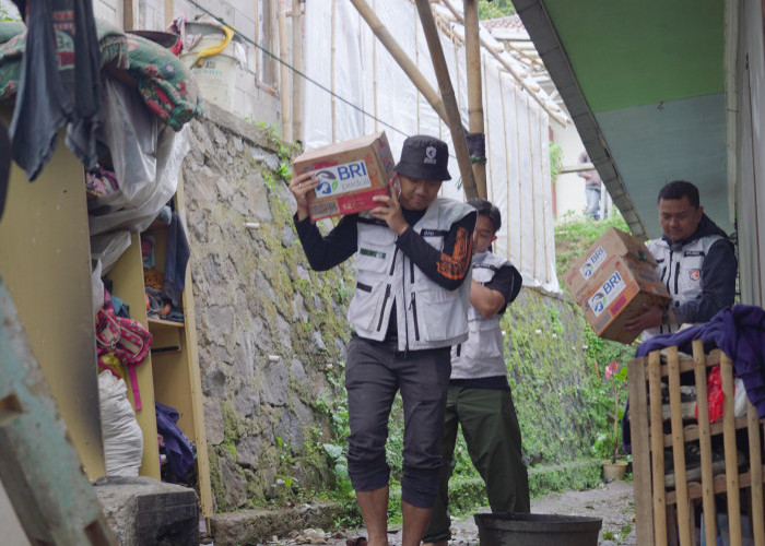 Tanggap Bencana Longsor Cisarua Kabupaten Bandung, BRI Peduli Salurkan Bantuan Bagi Warga Terdampak