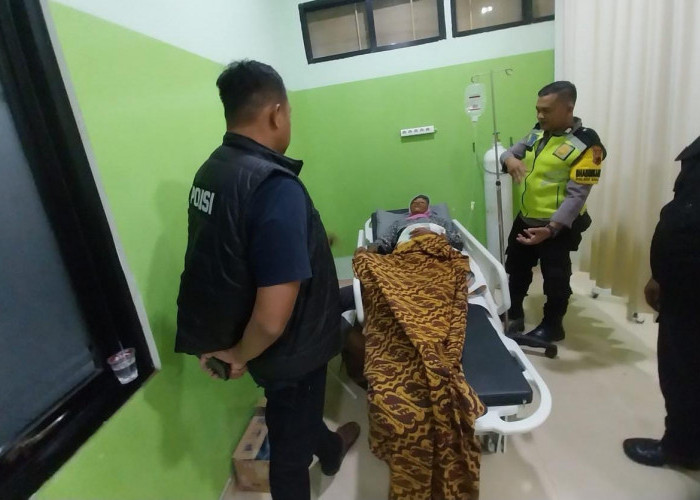 Petani di Brebes Tersambar Petir saat Berteduh dalam Gubuk 