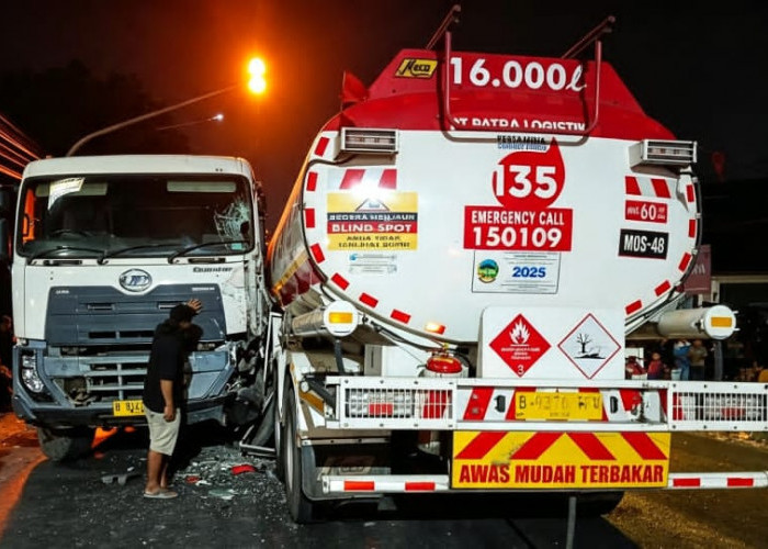 Diduga Ada Masalah Pengereman, Truk Pengangkut BBM Terlibat Kecelakaan di Paguyangan Brebes