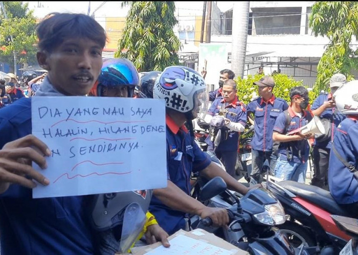 Buruh Billman Demo Kantor PLN di Tegal, Ancam Lanjutkan Aksi Selama 3 Hari Jika Tuntutan Tak Dipenuhi  