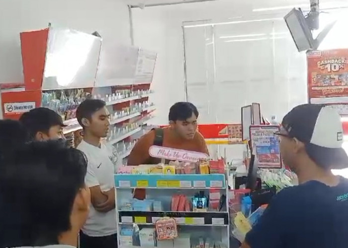 Terekam Kamera Pengintai, Pencuri Gasak Ratusan Bungkus Rokok di Sebuah Minimarket 