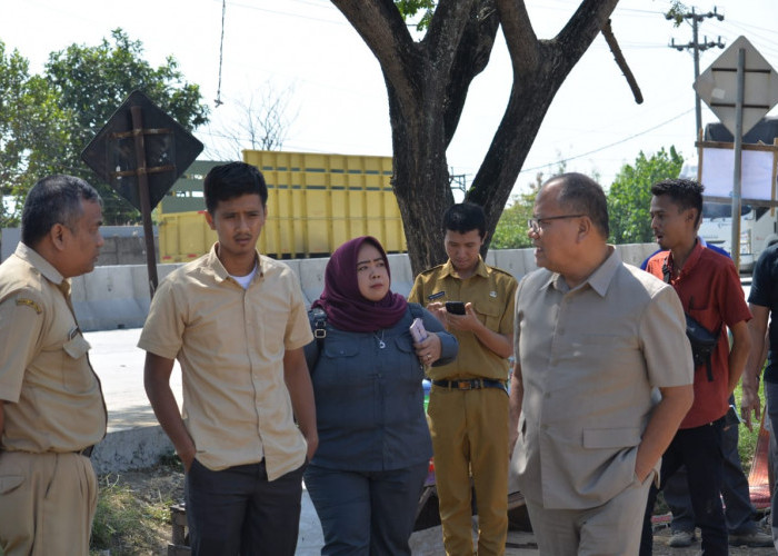 10 Tahun Jalan Rusak, Warga Pagerbarang Tegal Curhat Nyaris Terisolir 