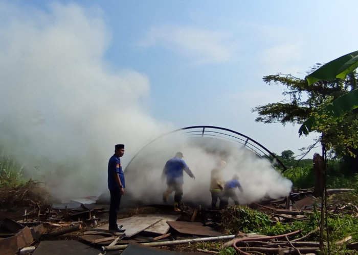 Bikin Pekerja Kalang Kabut, Tangki BBM Eks Pabrik Tekstil di Tegal Kebakaran