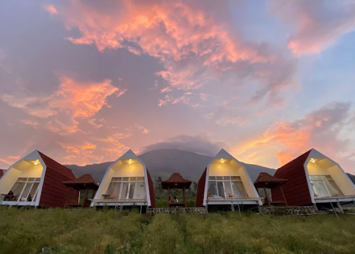 4 Glamping View Gunung Sumbing Paling Hits 2025, Tidur Nyaman di Atas Awan