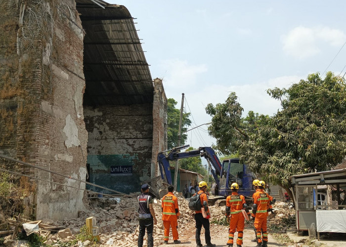 Gedung Hogwan Bumiayu Brebes Runtuh TImpa 3 Rumah, Dua Bocah Meninggal Tertimpa Reruntuhan