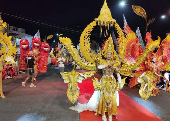 Slawi Night Carnival 2026 Sedot Ribuan Warga, Alun-alun Hanggawana Jadi Lautan Manusia