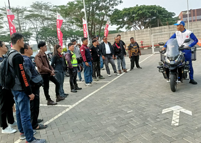 Cara Naik Turun Sepeda Motor yang Benar Agar Tidak Celaka