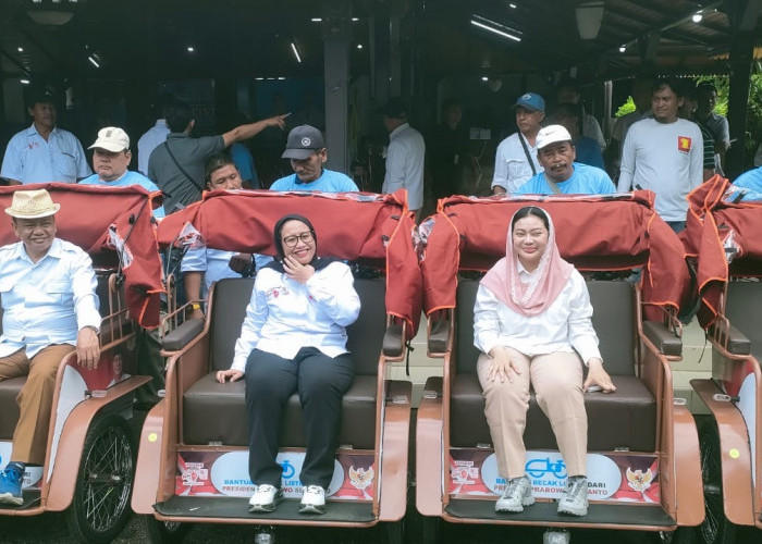 100 Warga Brebes Dapat Bantuan Becak Listrik dari Presiden Prabowo 