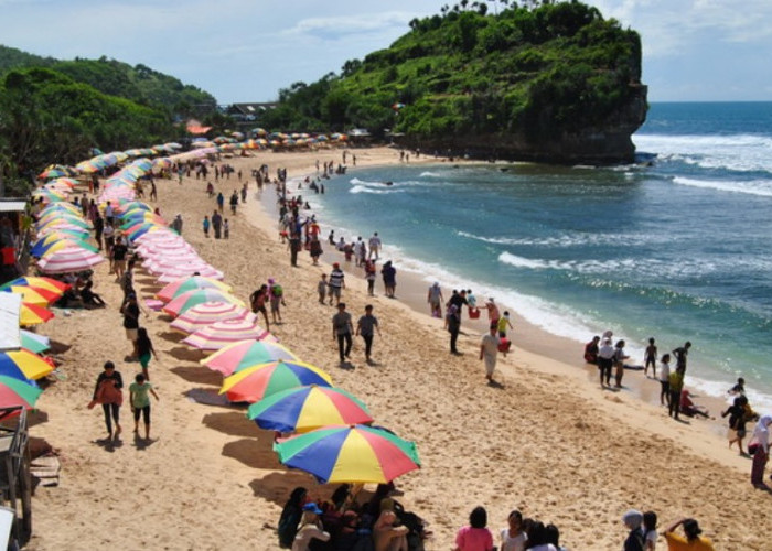Pantai Indrayanti: Pesona Keindahan Pantai dan Sejarah Unik di Yogyakarta