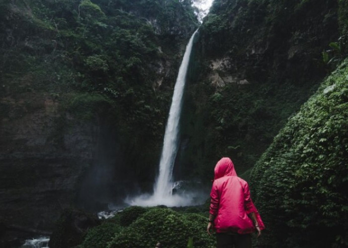 5 Tempat Wisata Terkenal yang Mitosnya Bikin Asmara Kandas