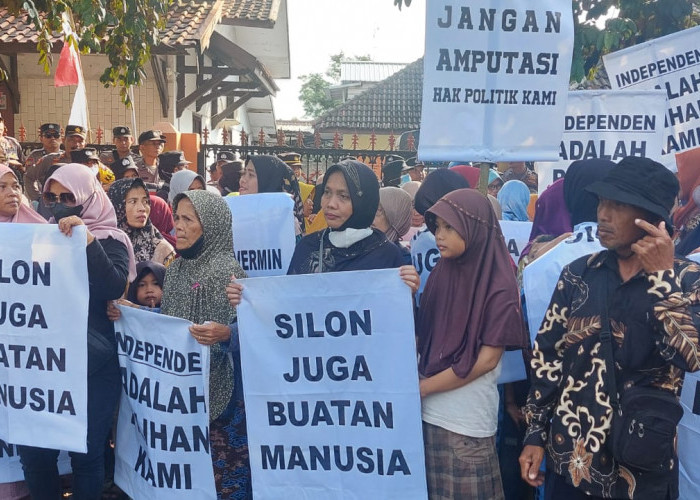 Gelar Unjuk Rasa, Ratusan Pendukung Bakal Paslon Bupati Tegal Geruduk Kantor Bawaslu  