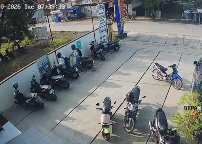 Terekam Kamera Pengawas, Aksi Pencurian Sepeda Motor di Banjarharjo Brebes Viral di Medsos