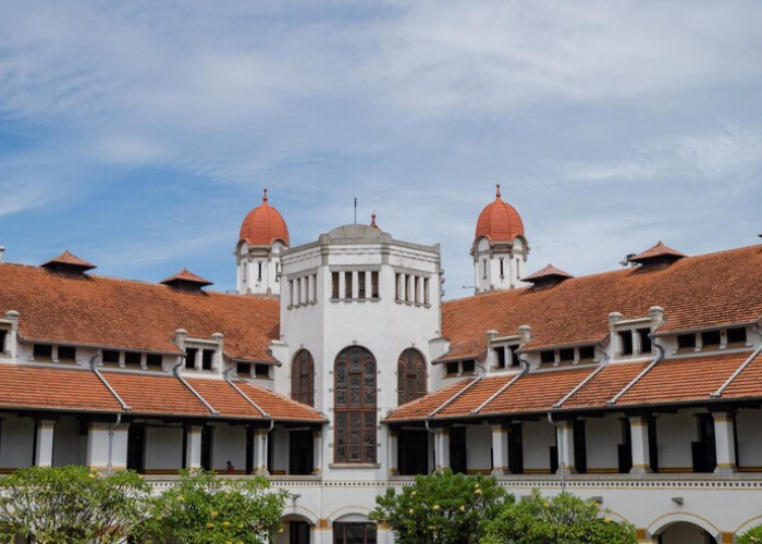 6 Cerita Mistis Lawang Sewu yang Terkenal, Mitos atau Beneran Ada?