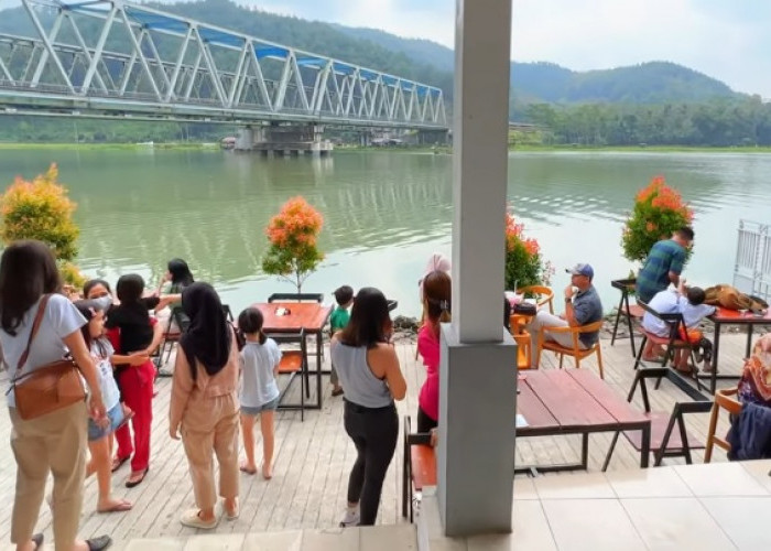 5 Tempat Nongkrong View Kereta Api di Purwokerto, Paling Beda!