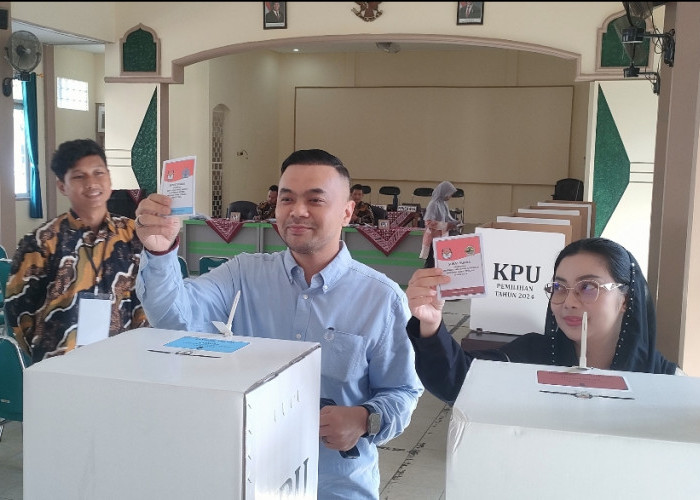 Nyoblos di TPS 27, Calon Bupati Brebes Mitha Optimis Menang Pilkada 2024