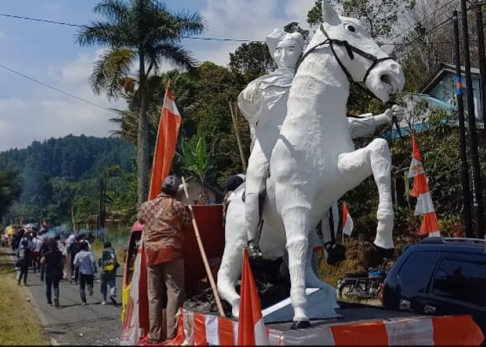 Karnaval HUT RI di Lereng Gunung Slamet, 4 Replika Patung Pahlawan Diarak Keliling Desa