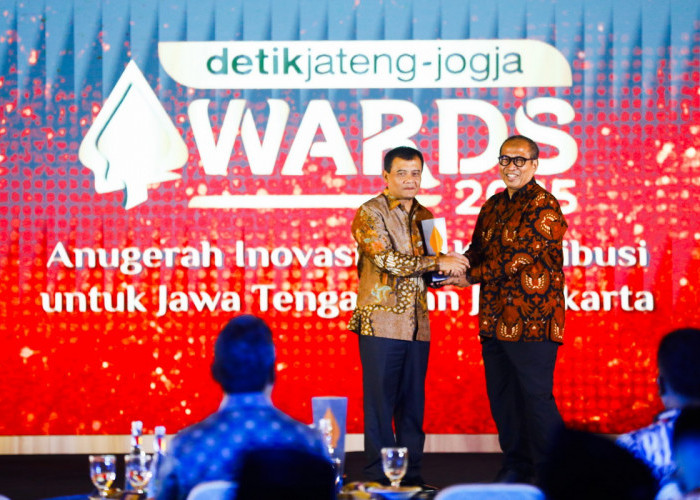 Gubernur Jateng Raih Penghargaan Tokoh Pemimpin Kolaboratif 2025