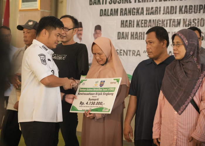 352 Warga di Kabupaten Tegal Terima Bansos Senilai Rp581,7 Juta, Bupati Ischak Sampaikan Hal Ini