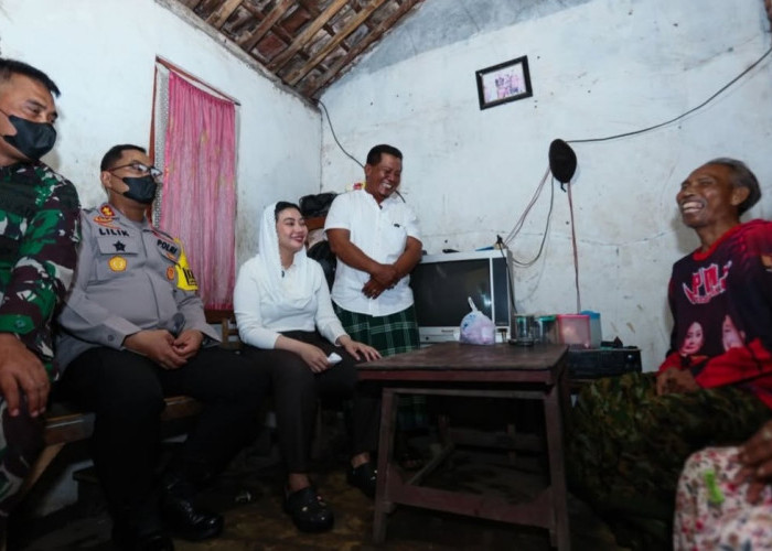 Sambut Tahun Baru 2026, Bupati Brebes Door to Door ke Rumah Warga