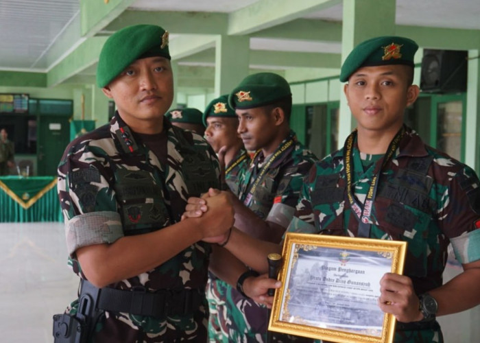 Danyonif 407 Padmakusuma Ganjar Penghargaan Prajurit Peraih Medali Kick Boxing HAN Academy Colomadu 