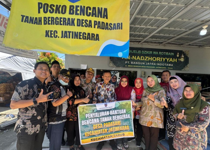 Korban Tanah Bergerak Padasari Tegal Dapat Bantuan Sarung hingga Sandal untuk Lebaran 2026