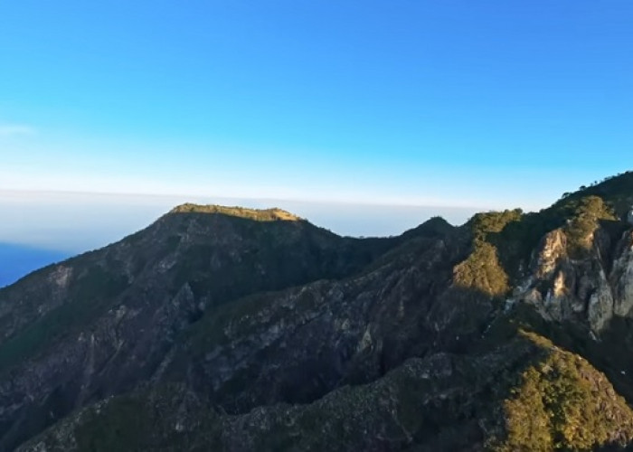 8 Mitos dan Pantangan Mendaki Gunung Lawu yang Tidak Boleh Disepelekan