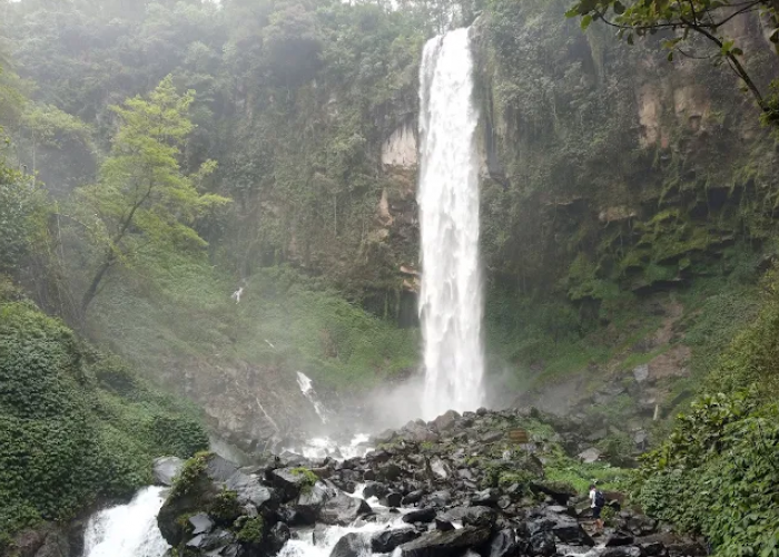 Eksplor Keindahan 7 Wisata Alam Karanganyar, dari Grojogan Sewu hingga Telaga Madirda