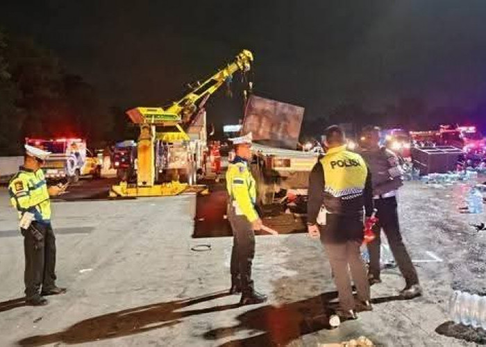 Kronologi Kecelakaan Maut di Tol Ciawi Terungkap, Truk Pengangkut Galon Hilang Kendali 