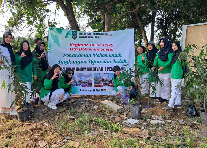 Bulan Bakti, IIDI Cabang Pemalang Gelar Aksi Tanam Pohon di SMA Muhammadiyah 1 Pemalang