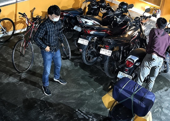 Dua Motor di Halaman Rumah Warga Grinting Brebes Dicuri, Aksi Terekam Kamera CCTV
