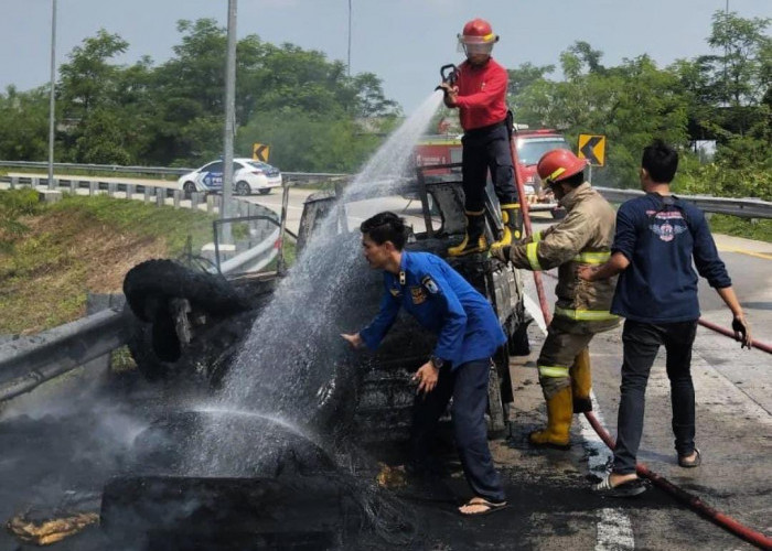 Video Mobil Terbakar di Pintu Keluar Tol Rangkasbitung Viral, Netizen: Petugasnya Kemana?