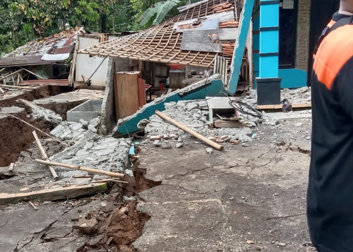 Bencana Kepung Banyumas, Dua Hari Terjadi Longsor di 80 Titik dan 10 Banjir Luapan, Sejumlah Jalan Putus 