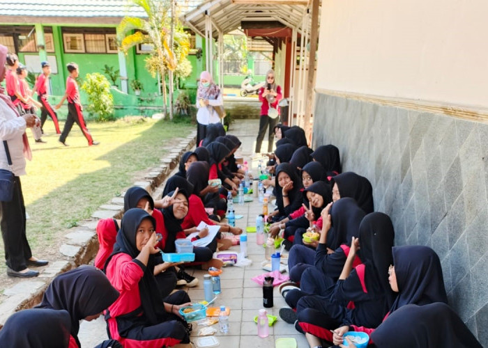 Pererat Hubungan, SMPN 1 Jatinegara Kabupaten Tegal Gelar Gerakan Sarapan Bersama