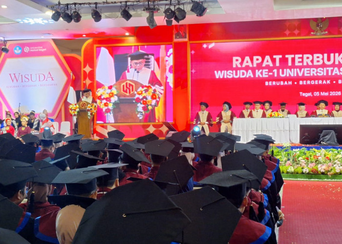 Perdana! 838 Mahasiswa Universitas Harkat Negeri Tegal Diwisuda