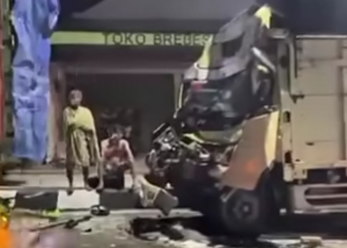 Tiga Kendaraan Terlibat Kecelakaan di Brebes, Dua Luka-luka dan Dilarikan ke Rumah Sakit