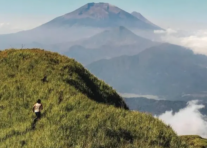 5 Destinasi Hiking Ramah Pemula di Jawa Tengah
