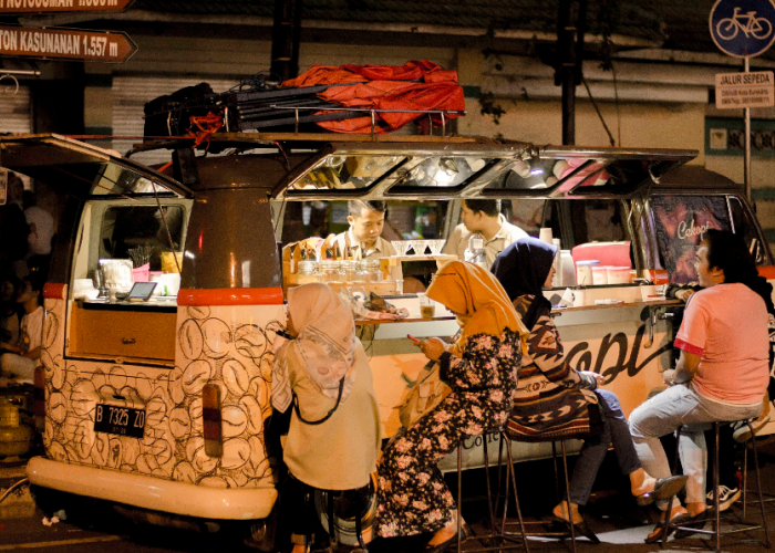 8 Daftar Wisata Malam di Jawa Tengah Terbaik: Kuliner, Budaya, dan Alam