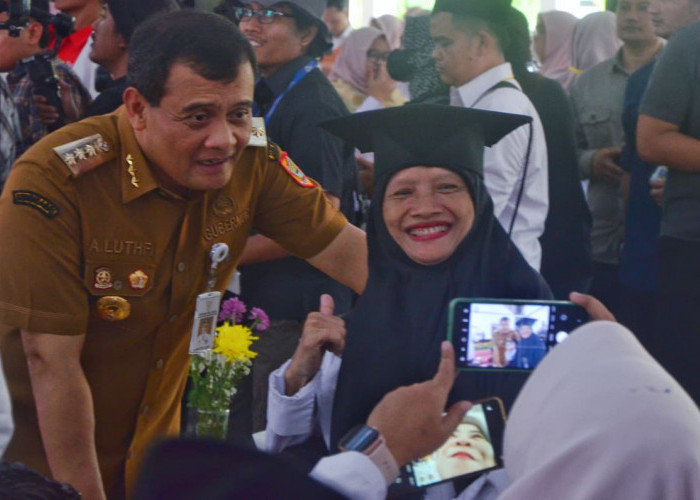 Seribu Keluarga di Jawa Tengah Lulus PKH, Gubernur Dorong Kemandirian Warga   