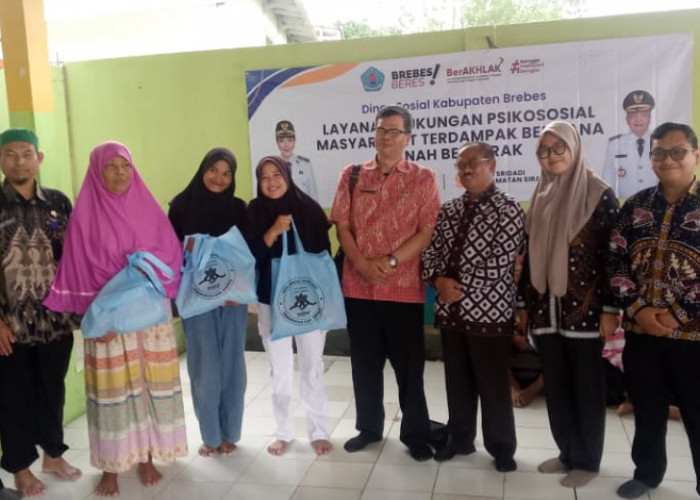 176 Paket Sembako dari 154 PNS Disalurkan ke Warga Terdampak Tanah Bergerak di Brebes