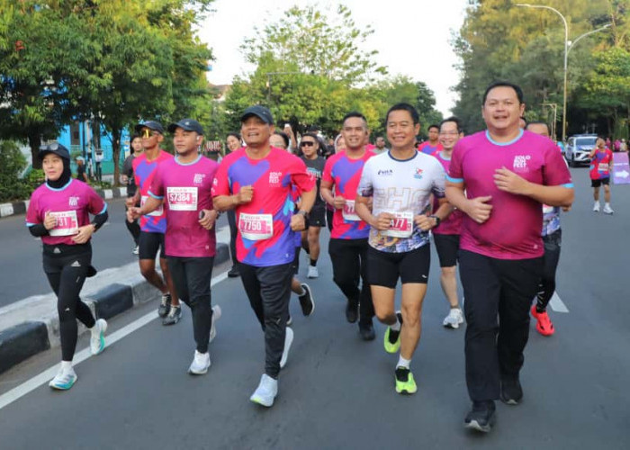 6.000 Peserta Ikuti Solo Run Fest 2025, Gubernur Ahmad Luthfi Berbaur dan Sapa Warga 