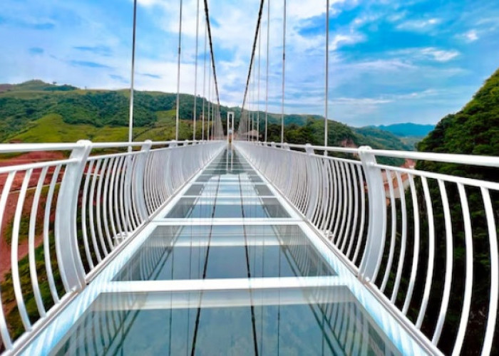 4 Wisata yang Ada Jembatan Kaca di Jawa Tengah Instagramable