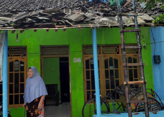 Puting Beliung Terjang Desa Karangmangu, Belasan Rumah Warga Rusak