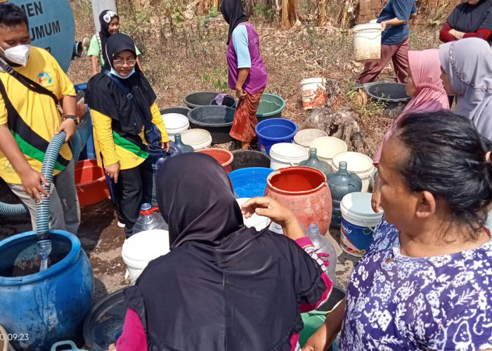 Krisis Air Bersih, Warga Lebakwangi Kabupaten Tegal Harus Jalan Kaki 1 Kilometer untuk Dapat Air